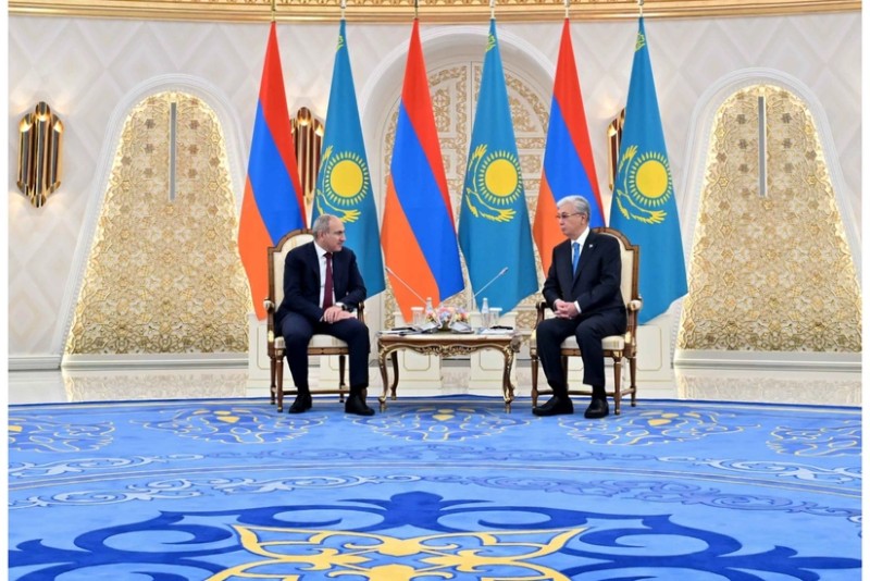 Paşinyan Tokayevi Ermənistana dövlət səfərinə dəvət edib