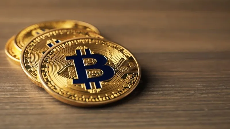 "Bitcoin" sürətlə ucuzlaşır