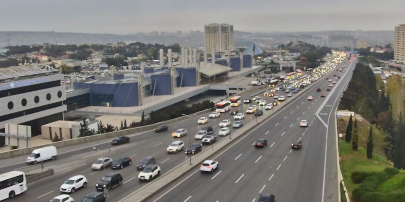 Paytaxt yollarında tıxac var - SİYAHI