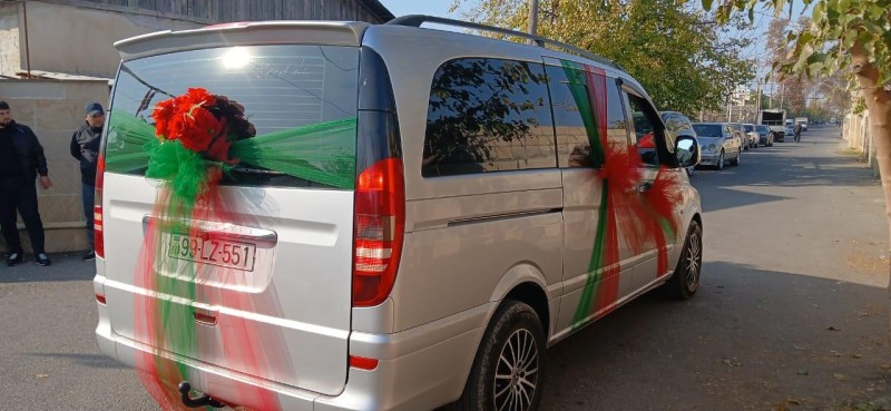 Ölən ofisiantın cənazəsini bəy maşınında daşıdılar - FOTO