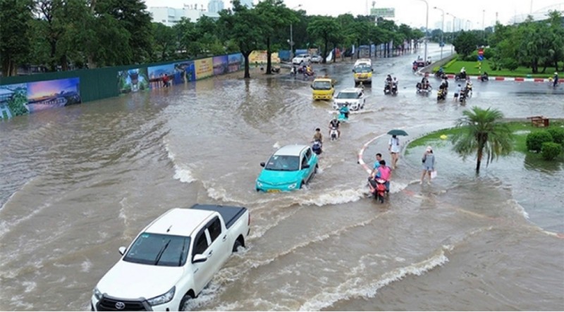 Daşqın və sürüşmələr Vyetnamı cənginə alıb: 90 ölü