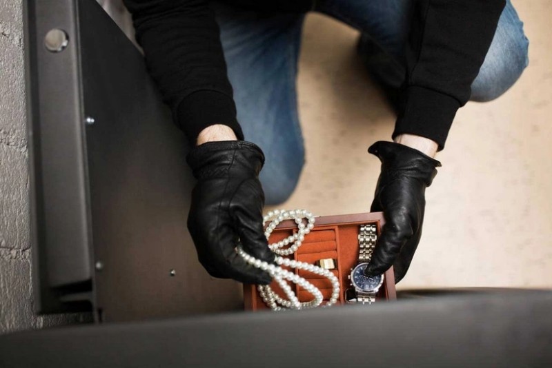 13 min manatlıq OĞURLUQ