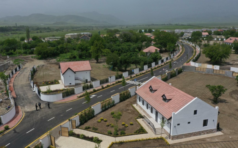 Köç karvanı Təzəbinə kəndinə çatdı, açarlar təqdim edildi - YENİLƏNİB