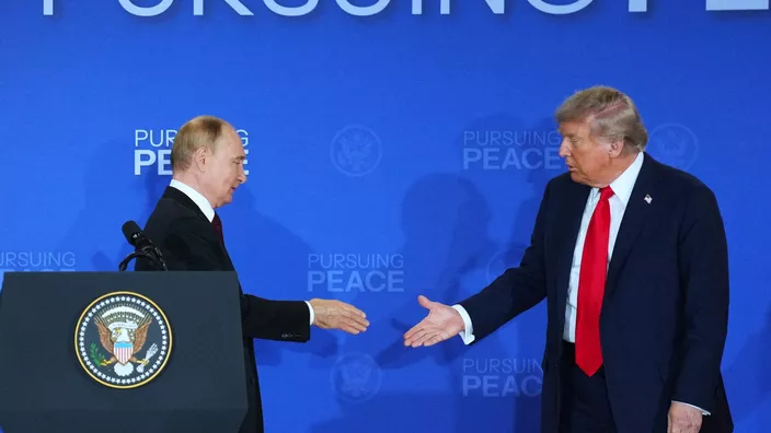 Fransa mətbuatı Trampın “Sülh planı”na qarşı: “Putinlə əl-ələ verib...”