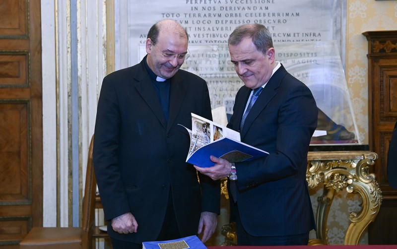 Ceyhun Bayramov Apostol Kitabxanasında - FOTOLAR