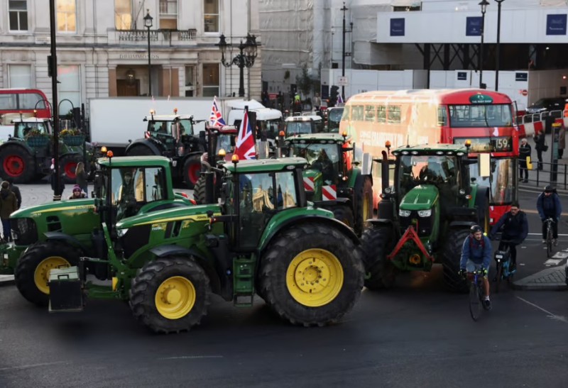 Londonda fermerlər etiraz aksiyası keçirib