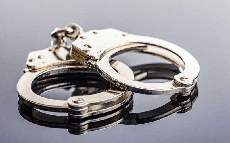 75 yaşlı kişini dilənçiliyə sövq edən qadın saxlanıldı - FOTO