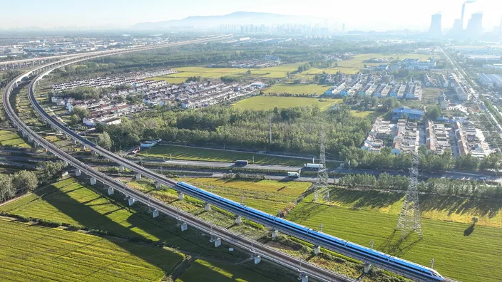 Çində qatar bir qrup işçini vurdu: 11 ölü, iki yaralı