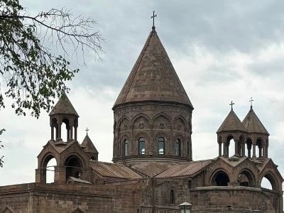 Ermənistanda kilsədə böhran dərinləşir