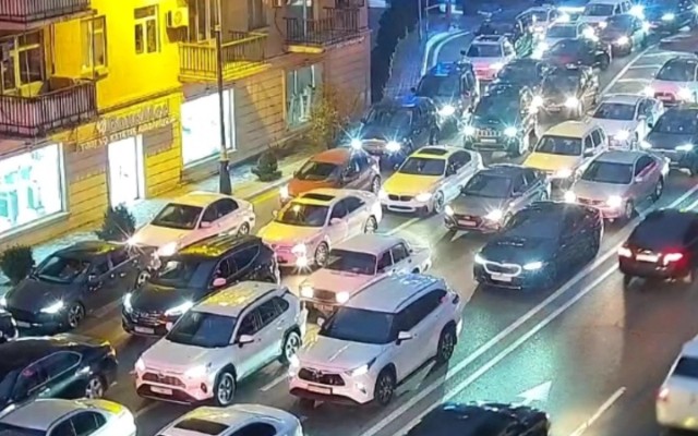 Bakının sıxlıq olan YOLLARI - SİYAHI