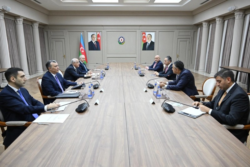 Əli Əsədov iordaniyalı nazirlə ikitərəfli əməkdaşlığı müzakirə edib