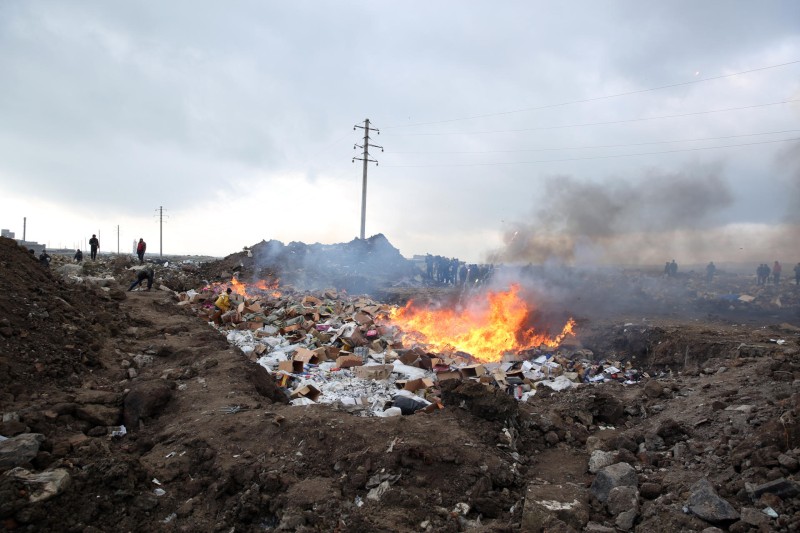 Binəqədidə məişət tullantıları yığılmış ərazidə yanğın başlayıb