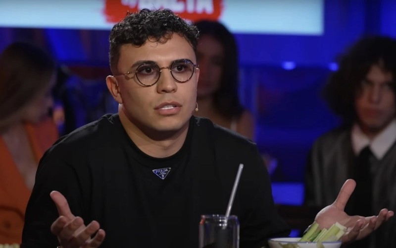 Azərbaycanlı bloqer canlı efirdə DÖYÜLDÜ - ANBAAN VİDEO