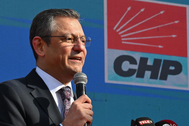 Özgür Özel yenidən CHP-nin sədri seçildi 