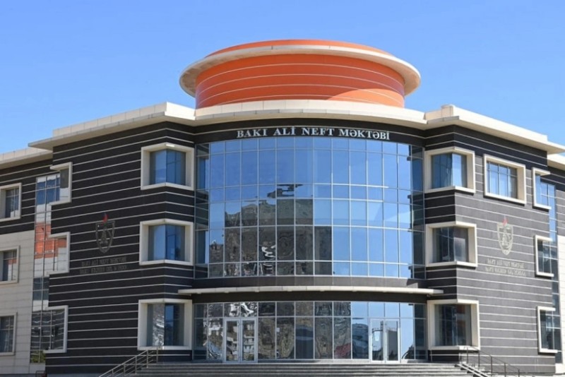 Bakı Ali Neft Məktəbinin yaradılmasından 14 il ötür