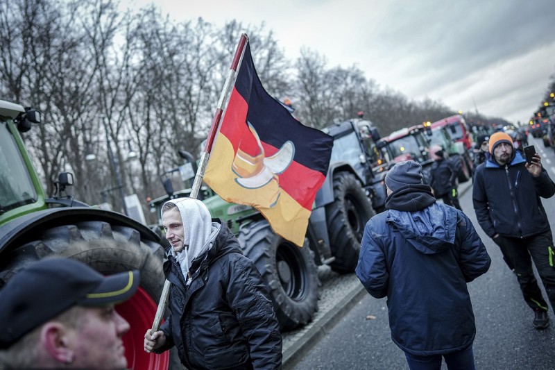 Almaniyada etiraz aksiyaları - 10 nəfər yaralandı