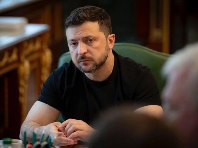 Zelenski nazirlərlə görüşdə: Müdafiə planını dəyişməyin vaxtı çatıb