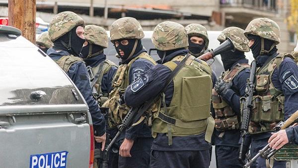 Gürcüstanda müxalifət lideri məhkəmə binasını yandırmağa cəhd edib