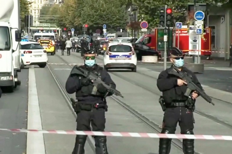 Fransada bomba həyəcanı: televiziya əməkdaşları təxliyə edildi