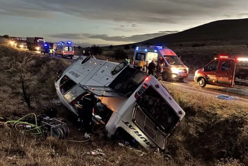 Türkiyədə avtobus aşıb: Ölü və yaralılar var