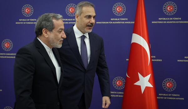 Hakan Fidan İranda Arakçı ilə görüşdü