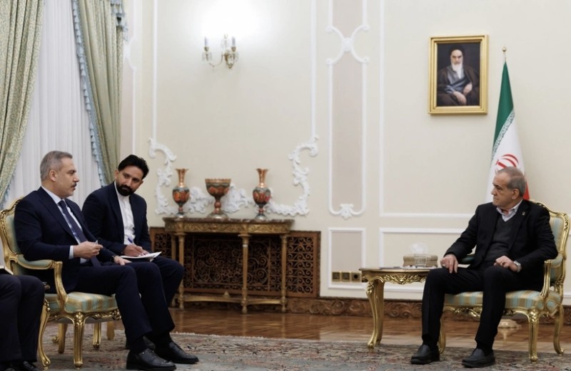 Tehranda Pezeşkianla Fidan arasında görüş olub