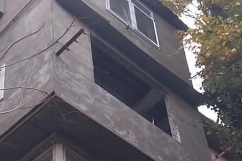 Bakıda yaşayış binasında partlayış baş verib  - FOTO