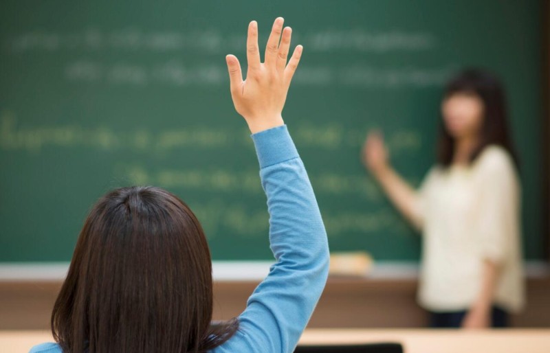 Azərbaycanda bu müəllimlərin maaşı artırıldı - RƏSMİ