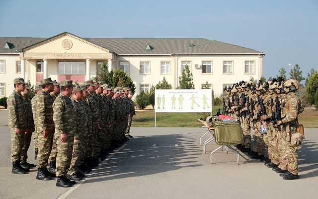 Ehtiyatdan çağırılan hərbçilərlə təlim toplanışı keçirildi - VİDEO