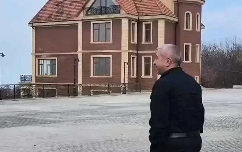 Ramiz Mehdiyevin Şabrandakı villası: Sabiq deputat "makler" oldu - VİDEO