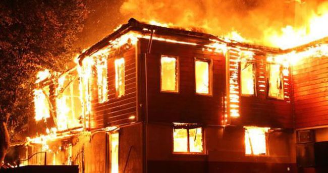 Zaqatalada ev yandı