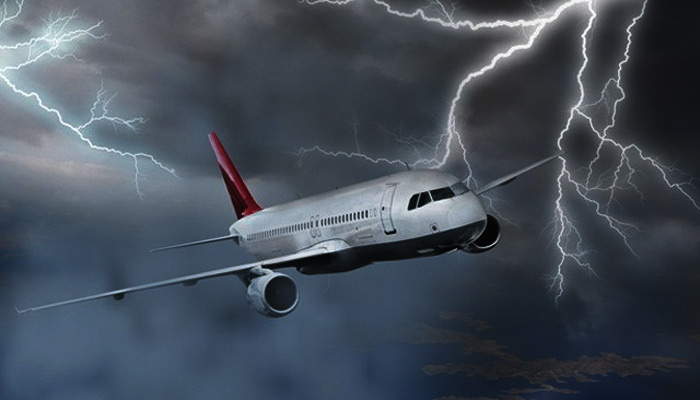 Türkiyədən Rusiyaya uçan təyyarəni ildırım vurdu