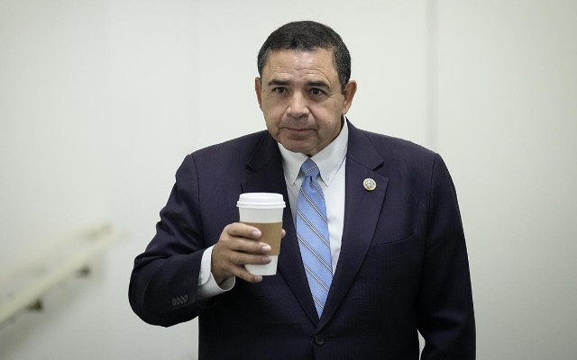 Tramp Azərbaycanla bağlı ittiham olunan konqresmeni əfv etdi