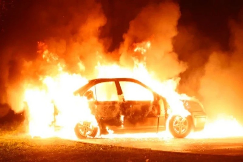 Lökbatanda avtomobil yandı - bir nəfər öldü