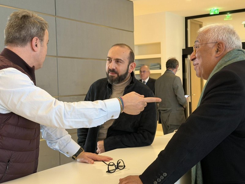 Ararat Mirzoyan Vyanaya getdi