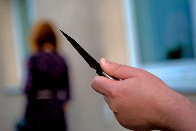 Gəncədə gənc qadın bıçaqlandı