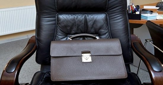 Nazir filial müdirini işdən çıxardı 