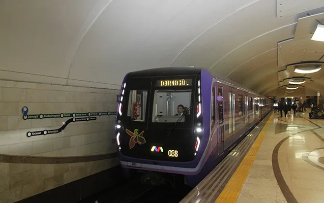 Bakı metrosunda tüstülənmə - Sərnişinlər düşürüldü