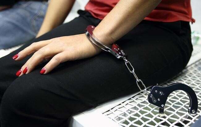 1 yaşlı körpəsini binanın zirzəmisinə atan ana saxlanılıb