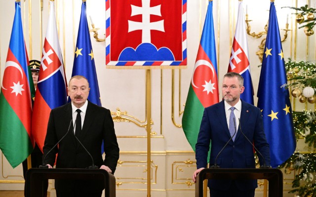 Dövlət başçıları mətbuata bəyanatlarla çıxış etdilər