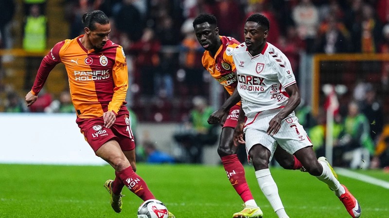 Ulduz futbolçunun maşını külə döndü: Ailəsi... - FOTOLAR