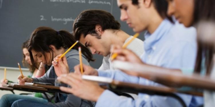 Pulsuz ali təhsil: Gürcüstan variantı Azərbaycabda da tətbiq oluna bilərmi?