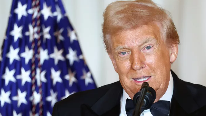 Tramp Zelenskini QINADI:“Sülh planını oxumayıb”