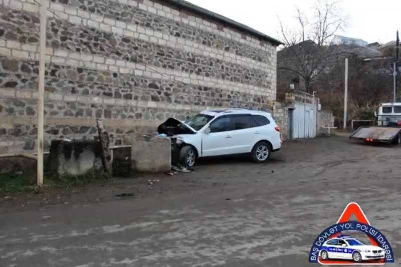 Gəncədə yeniyetmə atasının avtomobili ilə qəza törətdi - Ölən var