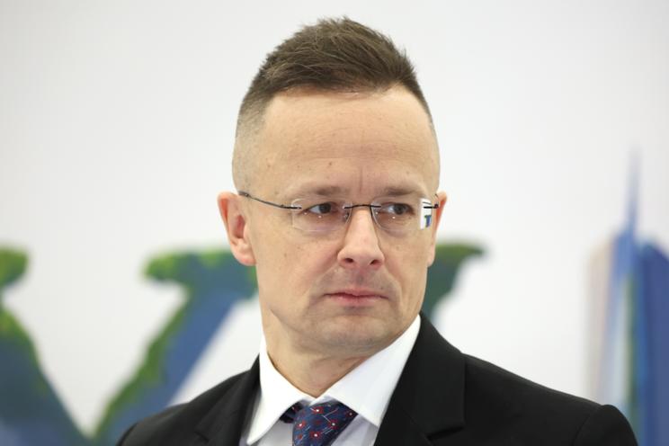 Siyarto: Rusiya və Macarıstan xarici təzyiqlərə müqavimət göstərməlidir