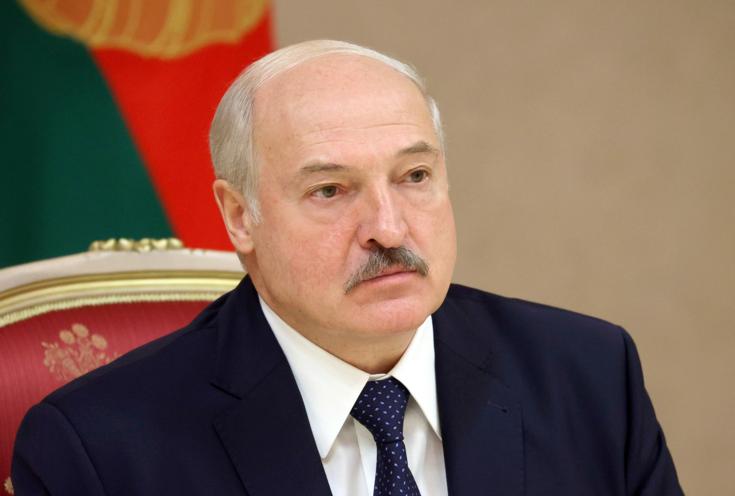 Lukaşenko: Belarus Ukrayna sərhədində silahlanmağa məcburdur
