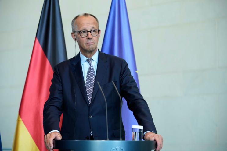 Merz Trampı Almaniyaya səfərə dəvət edib