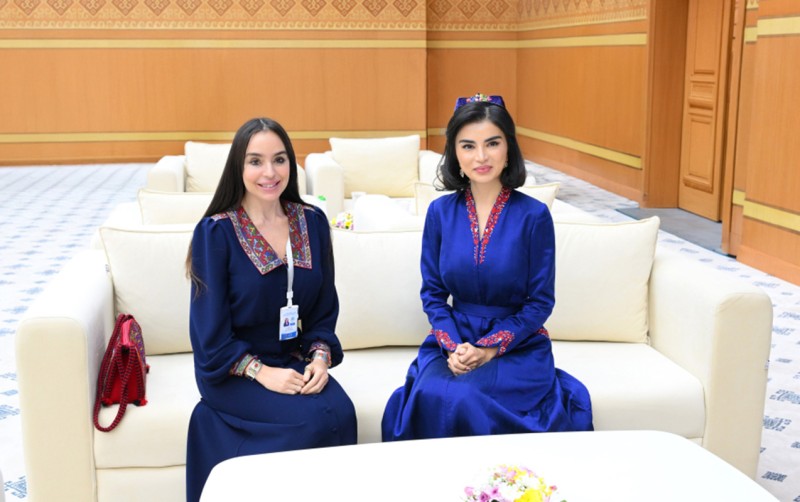 Leyla Əliyeva Şavkat Mirziyoyevin qızı ilə görüşdü - FOTOLAR