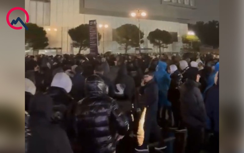 Yağışa baxmayaraq, stadionda anşlaq yaşanır - VİDEO