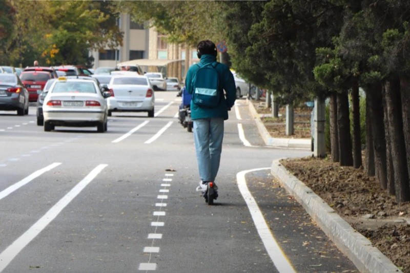 Bu küçələrdə mikromobillik zolaqları təşkil edilib